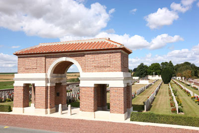 Grevillers British Cemetery and New Zeland Memorial / Samuel Dhote